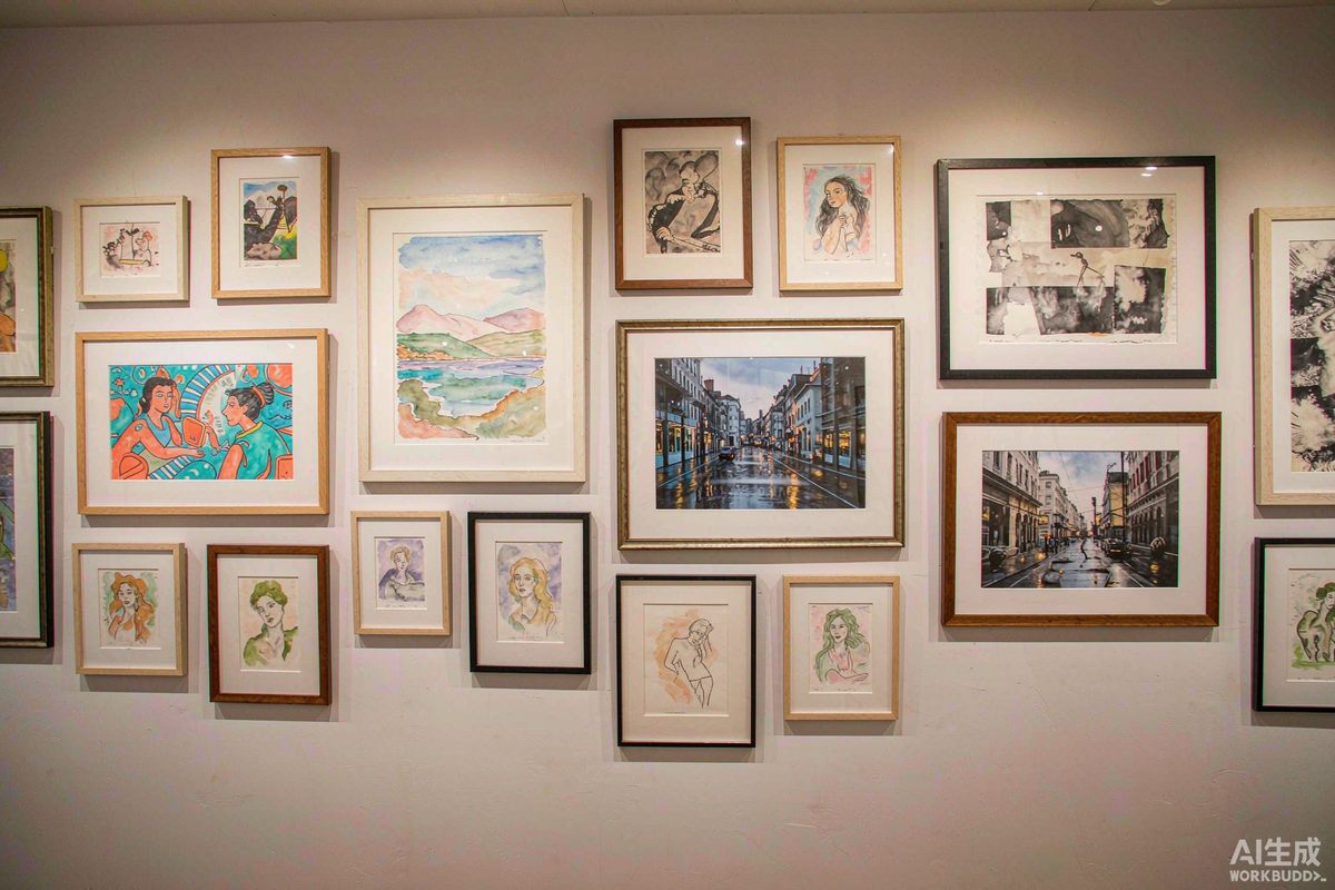 多种绘画风格作品的对比展示墙
